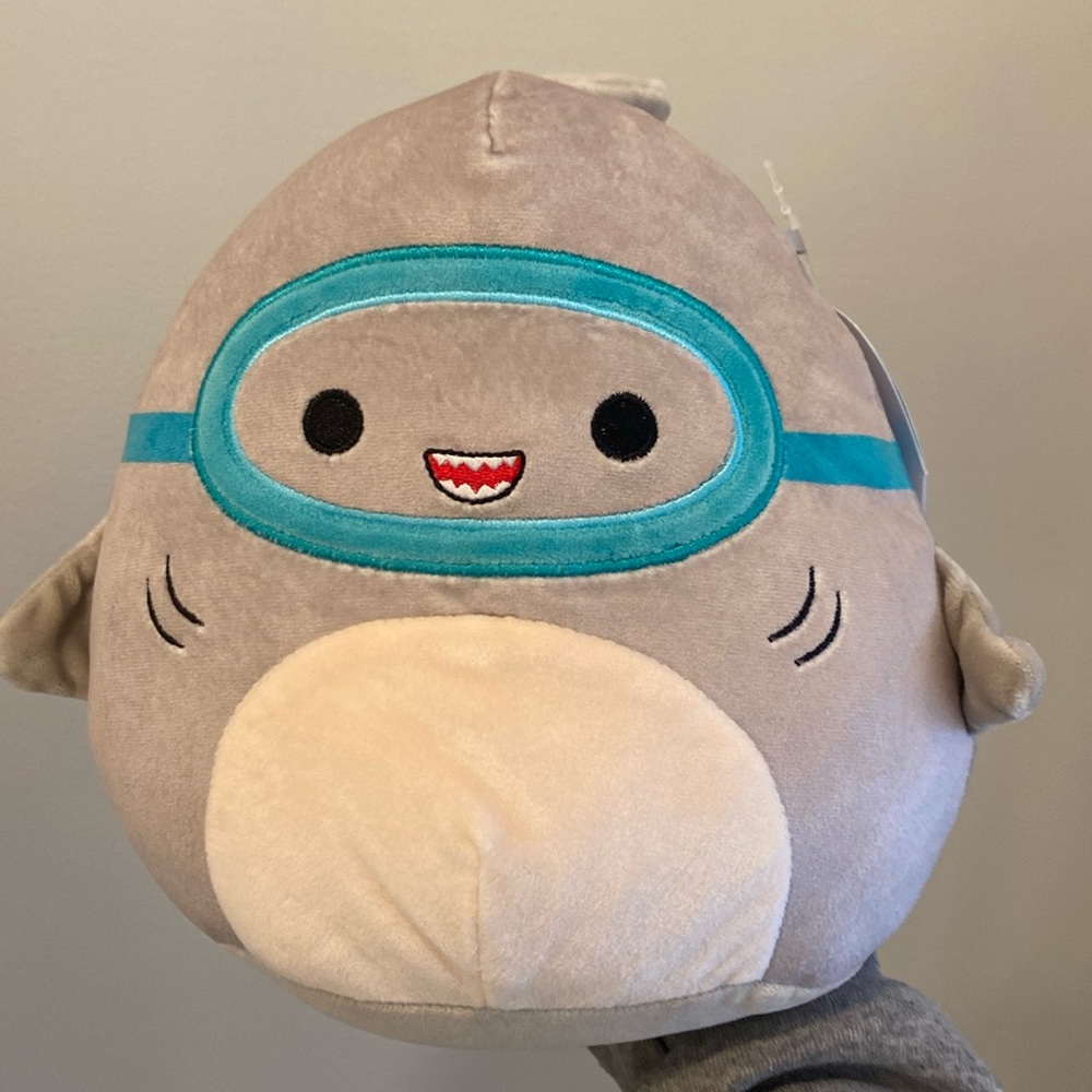 squishamellow gordon shark brand new